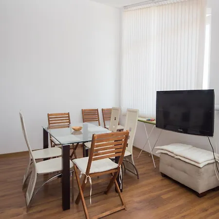 Garden - 2 Bedrooms Apart, 아파트 소조폴